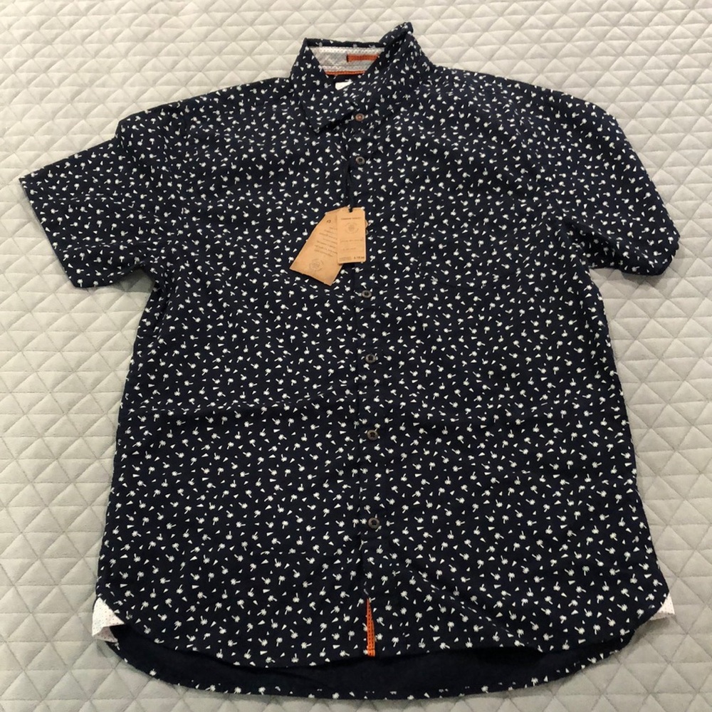 Across the Pond Men’s Button Down Short Sleeve Shirt